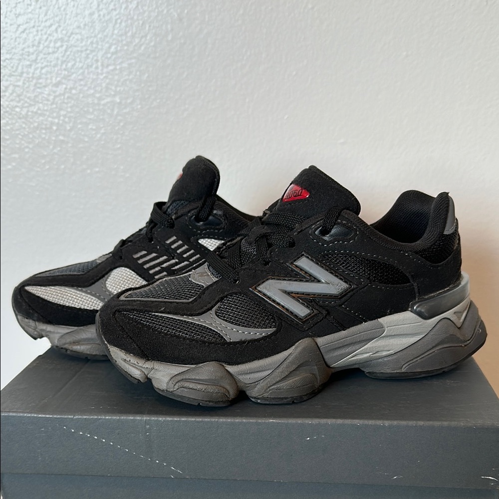 Kids Adidas 9060